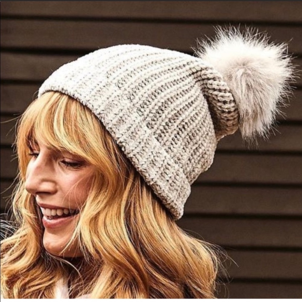 Nwt.... in origional packaging!!! JULES KAE Pom Beanie Hat Alltrue Causebox!!
